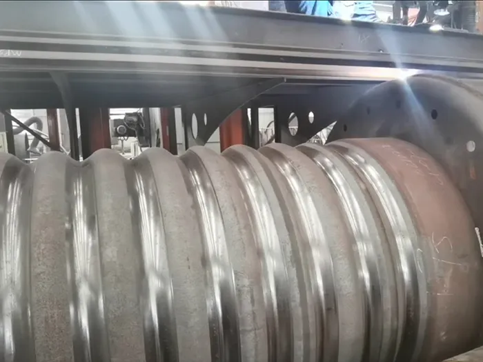 2.Ultra large corrugated combustion chamber